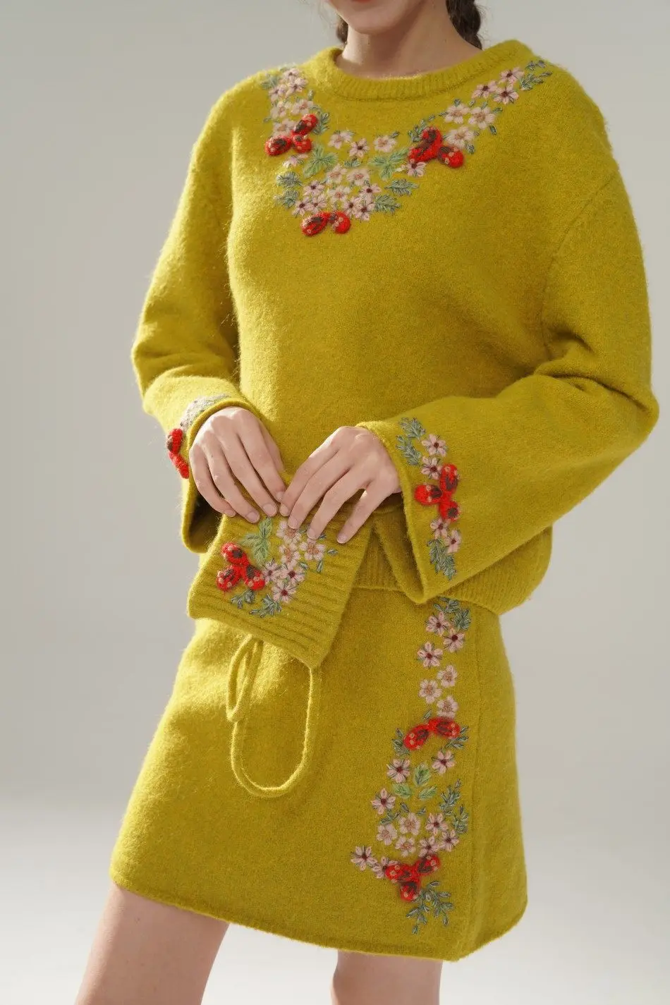 110cm Bust Spring Fall Winter Pullovers Women Korean Fashion Elegant Handmade Embroiery Wool Knitted Sweaters With Skirts+Bag
110cm Bust Spring Fall Winter Pullovers Women Korean Fashion Elegant Handmade Embroiery Wool Knitted Sweaters With Skirts+Bag