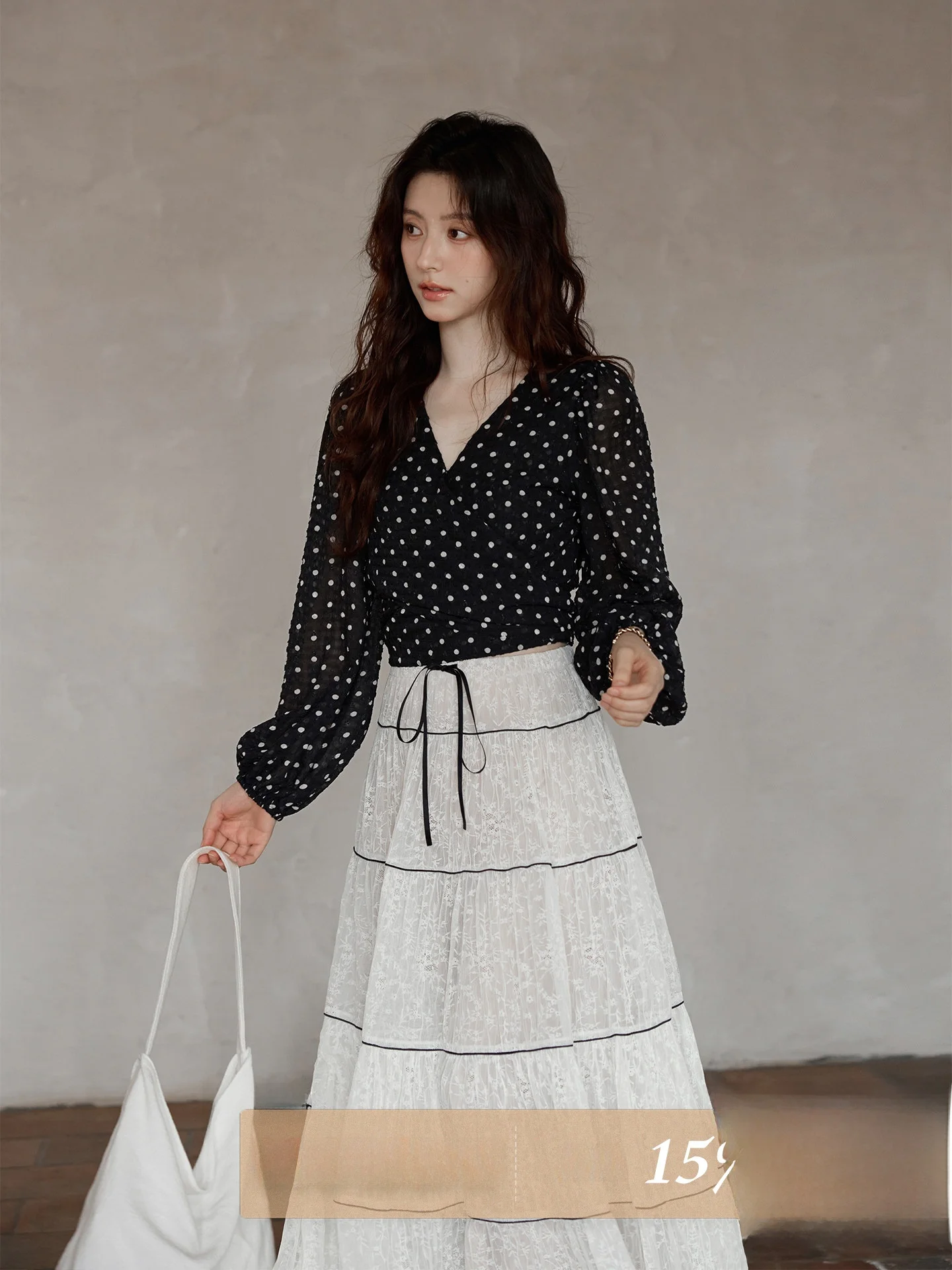 Elegant Black Polka Dot Shirt Spring 2026 New Arrival Korean Style Unique Small Shirt Beautiful Commute Style V-neck Long Sleeve
Elegant Black Polka Dot Shirt Spring 2026 New Arrival Korean Style Unique Small Shirt Beautiful Commute Style V-neck Long Sleeve