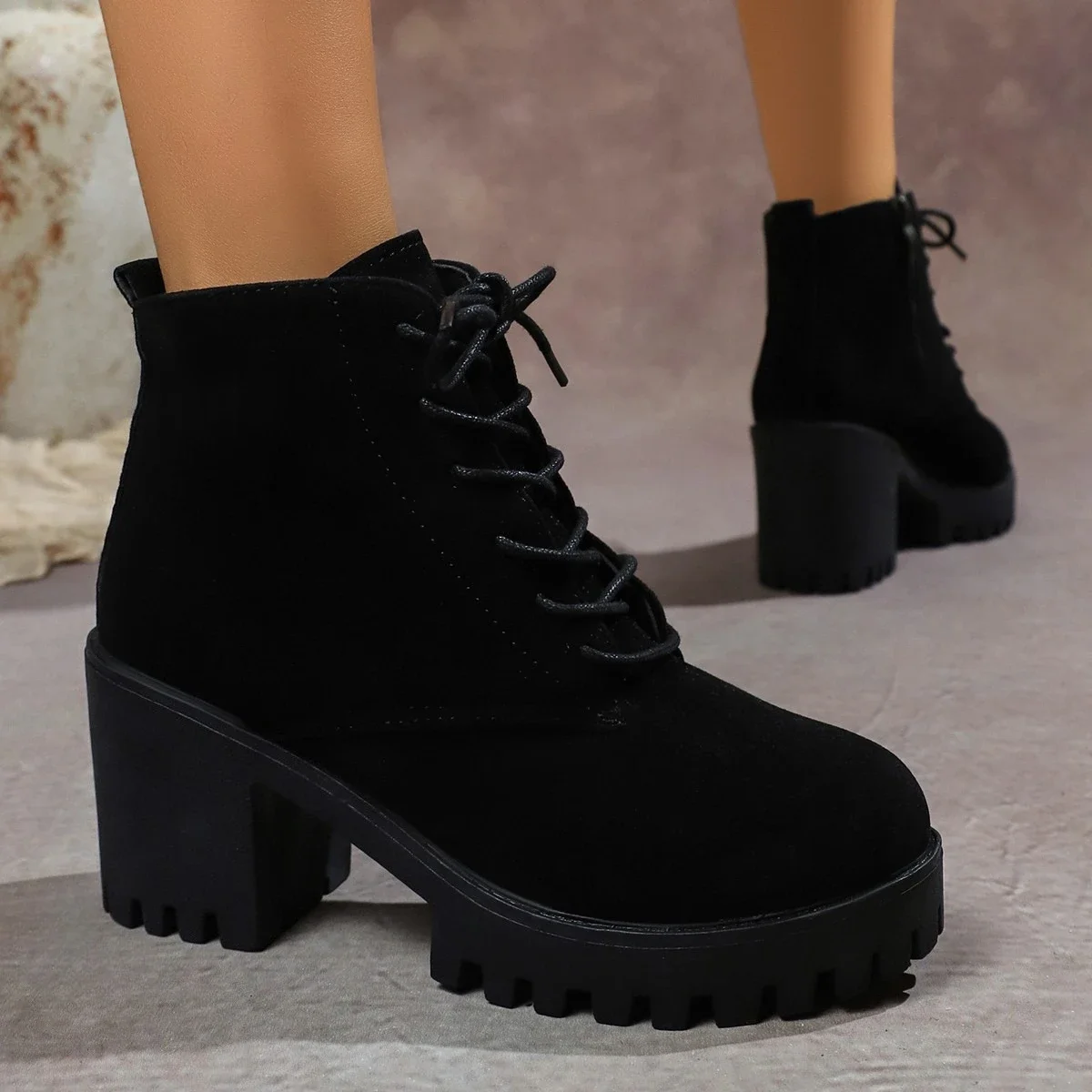 Модные стильные удобные износостойкие противоскользящие женские ботинки на высоком каблуке, зимние пикантные прогулочные ботинки на толстом каблуке со шнуровкой 
Модные стильные удобные износостойкие противоскользящие женские ботинки на высоком каблуке, зимние пикантные прогулочные ботинки на толстом каблуке со шнуровкой