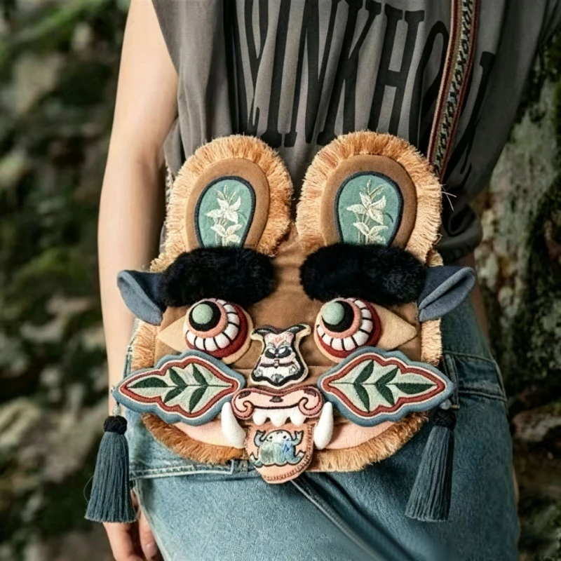 Handmade Embroidered Craft Bag,Chinese Traditional Cultural Heritage Tiger Head Crossbody Shoulder Bag,Embroidery Art Handbag
Handmade Embroidered Craft Bag,Chinese Traditional Cultural Heritage Tiger Head Crossbody Shoulder Bag,Embroidery Art Handbag