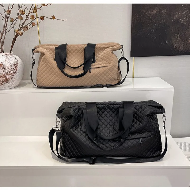 Classic Elegant Ladies Shoulder Bag Made Of Genuine Leather By Famous Designer Luxury Brand Popular Handbags For Women 
Classic Elegant Ladies Shoulder Bag Made Of Genuine Leather By Famous Designer Luxury Brand Popular Handbags For Women