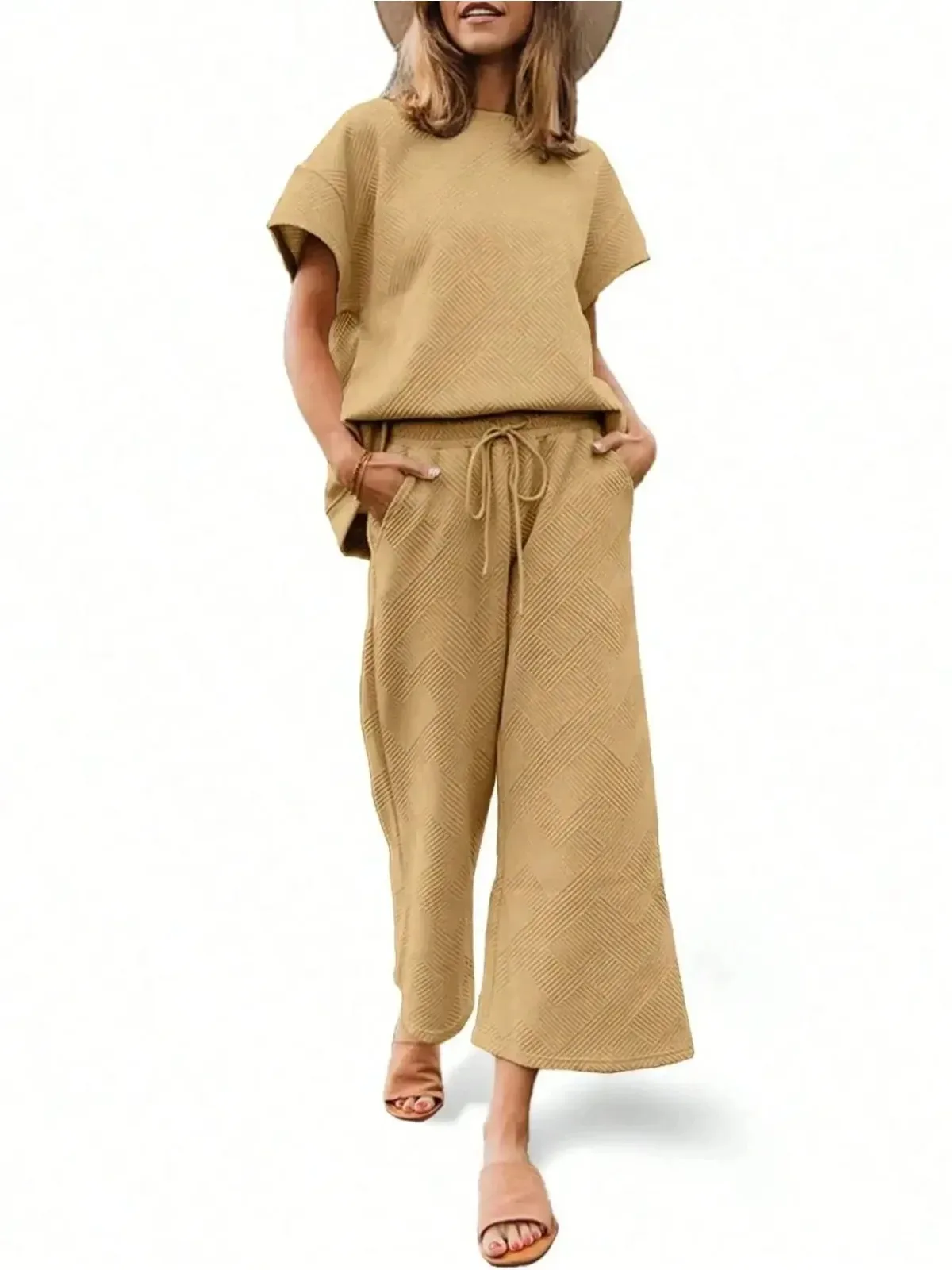 Fisoew комплекты из двух предметов, роскошный эластичный спортивный костюм с завязками на талии, женский комплект из двух предметов 2025, Y2K, укороченный топ с широкими штанинами
Fisoew комплекты из двух предметов, роскошный эластичный спортивный костюм с завязками на талии, женский комплект из двух предметов 2025, Y2K, укороченный топ с широкими штанинами