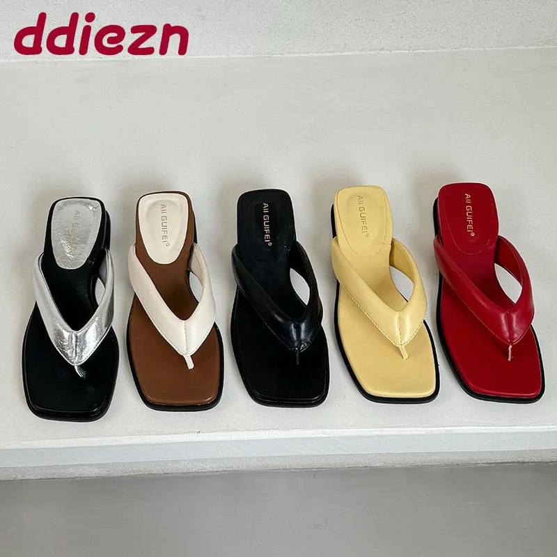 Модные женские тапочки на плоской подошве с квадратным носком, сандалии, летние пляжные туфли на плоской подошве, женские шлепанцы, шлепанцы, обувь для женщин
Модные женские тапочки на плоской подошве с квадратным носком, сандалии, летние пляжные туфли на плоской подошве, женские шлепанцы, шлепанцы, обувь для женщин