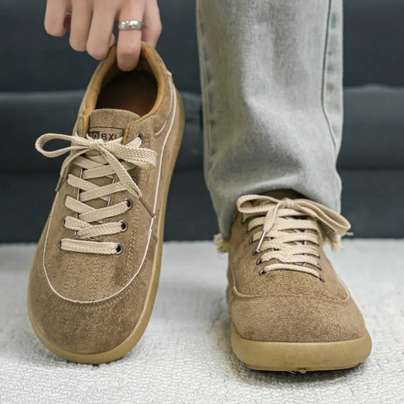 2026 Men Retro Suede Leather Board Shoes New Wide Toe Low Top Casual Shoes Outdoor Breathable Non-Slip Versatile Casual Sneakers
2026 Men Retro Suede Leather Board Shoes New Wide Toe Low Top Casual Shoes Outdoor Breathable Non-Slip Versatile Casual Sneakers