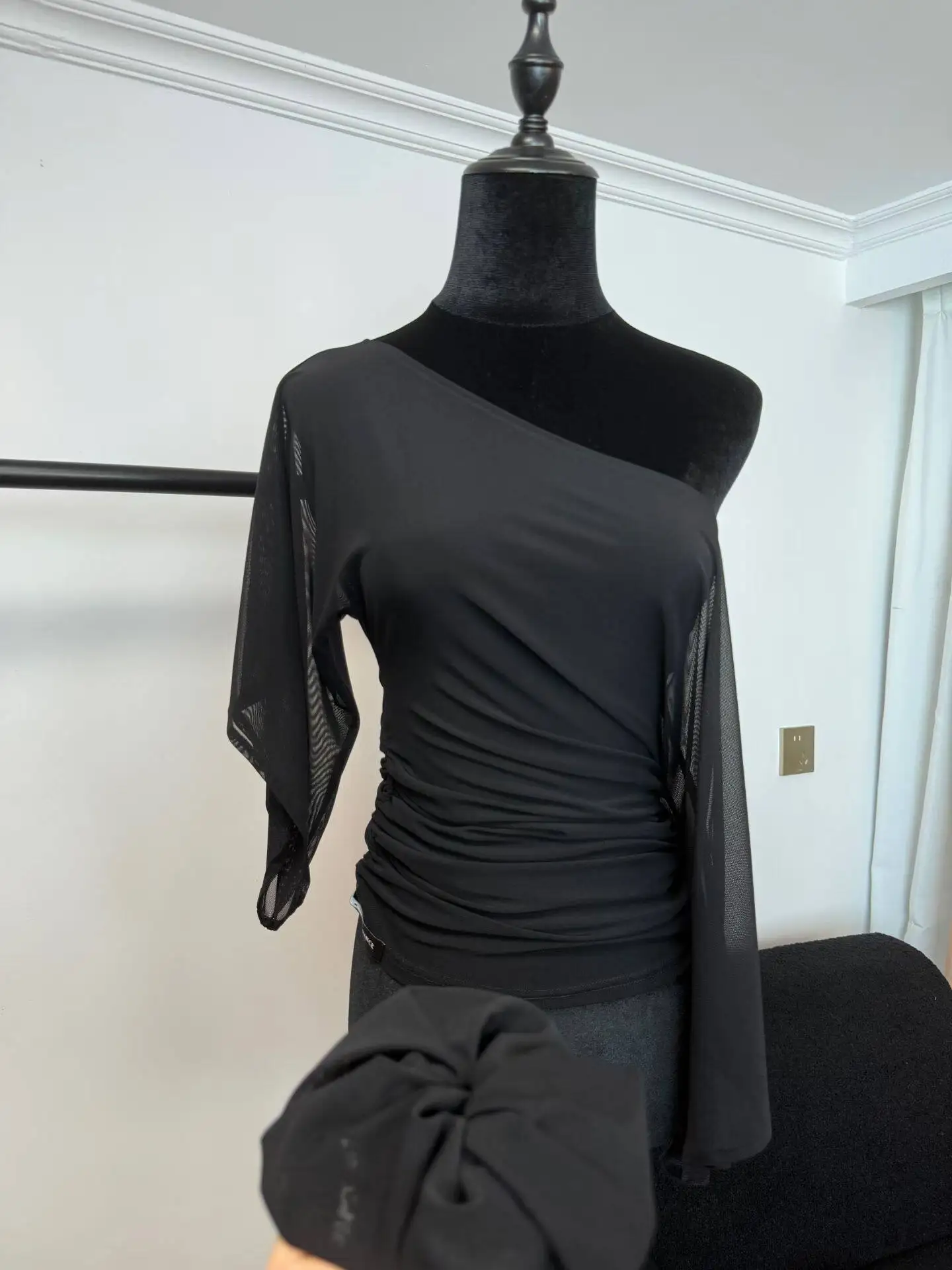 Multicolor Slanted Shoulder Style Flared Sleeve Top Latin Dance Practice Clothes For Women Samba Adult Latin Dance Wear DQS23781
Multicolor Slanted Shoulder Style Flared Sleeve Top Latin Dance Practice Clothes For Women Samba Adult Latin Dance Wear DQS23781