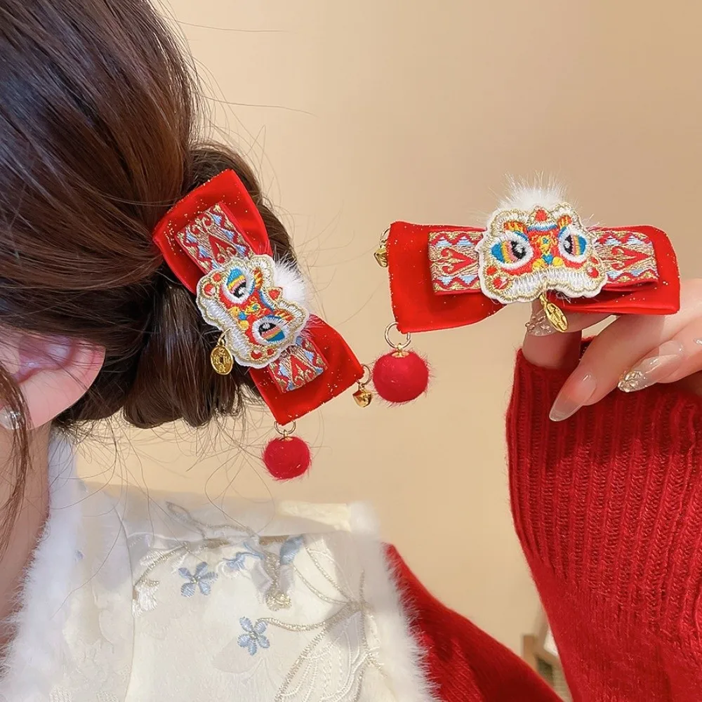 Танец льва, китайская заколка с бантом и кисточками, ткань, красные шарики, японское кимоно, головные уборы, бант, кисточки, флокированная заколка для волос, фотографическая
Танец льва, китайская заколка с бантом и кисточками, ткань, красные шарики, японское кимоно, головные уборы, бант, кисточки, флокированная заколка для волос, фотографическая