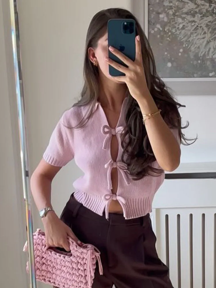 TRAFZA 2025 Women's Summer New Sexy Lapel Hollow Short-Sleeved Top Street Clothing Top Female Chic Bow Knitted Short Texture Top
TRAFZA 2025 Women's Summer New Sexy Lapel Hollow Short-Sleeved Top Street Clothing Top Female Chic Bow Knitted Short Texture Top