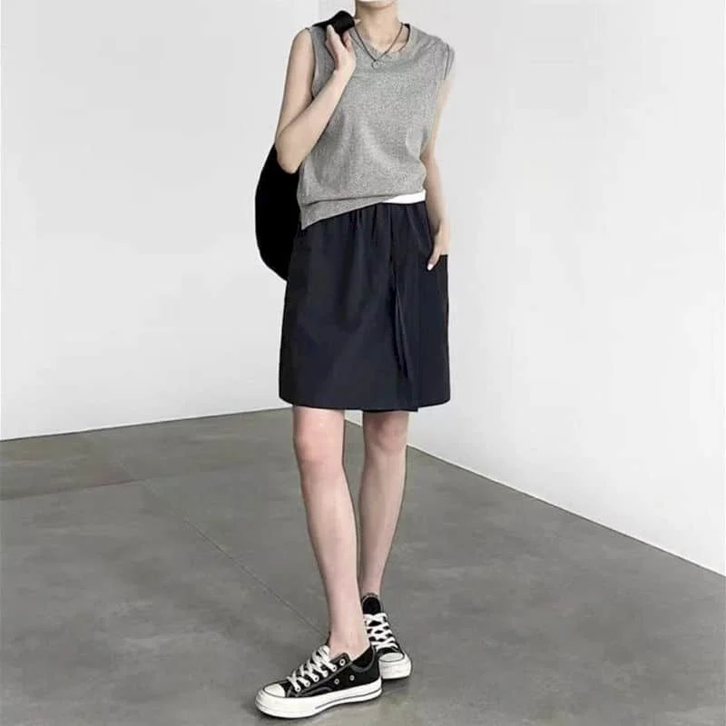 Шорты женские парашютные повседневные широкие юбки в стиле сафари нерегулярные искусственные брюки-кюлоты трапециевидной формы из двух предметов уличная женская одежда
Шорты женские парашютные повседневные широкие юбки в стиле сафари нерегулярные искусственные брюки-кюлоты трапециевидной формы из двух предметов уличная женская одежда