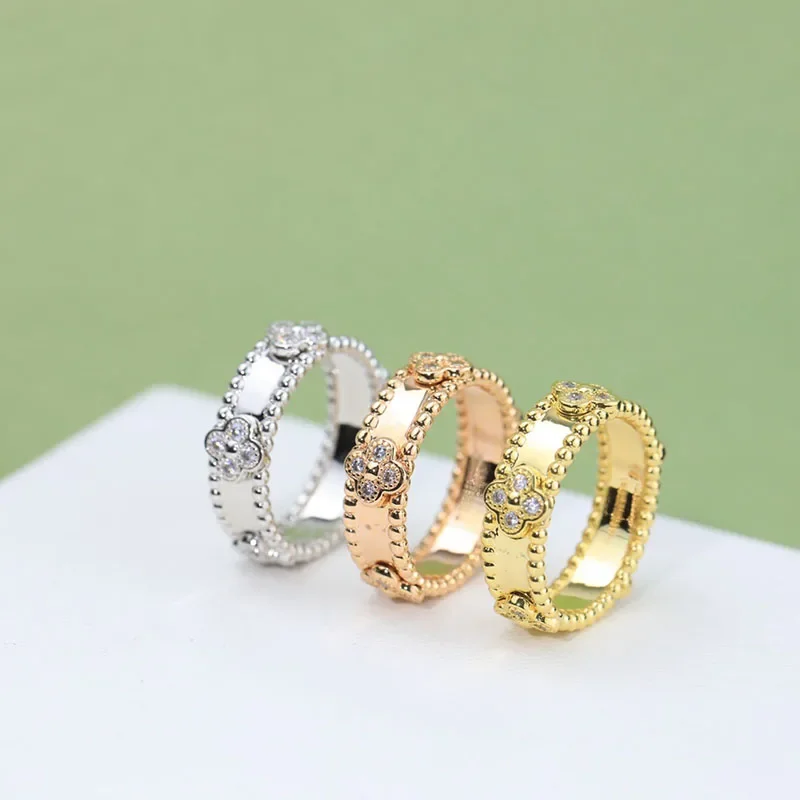 Classic kaleidoscope rings Fashion 925 Sterling Silver Lucky clovers Ring Women's Charm Luxury Brand Gift Party elegant perlees
Classic kaleidoscope rings Fashion 925 Sterling Silver Lucky clovers Ring Women's Charm Luxury Brand Gift Party elegant perlees