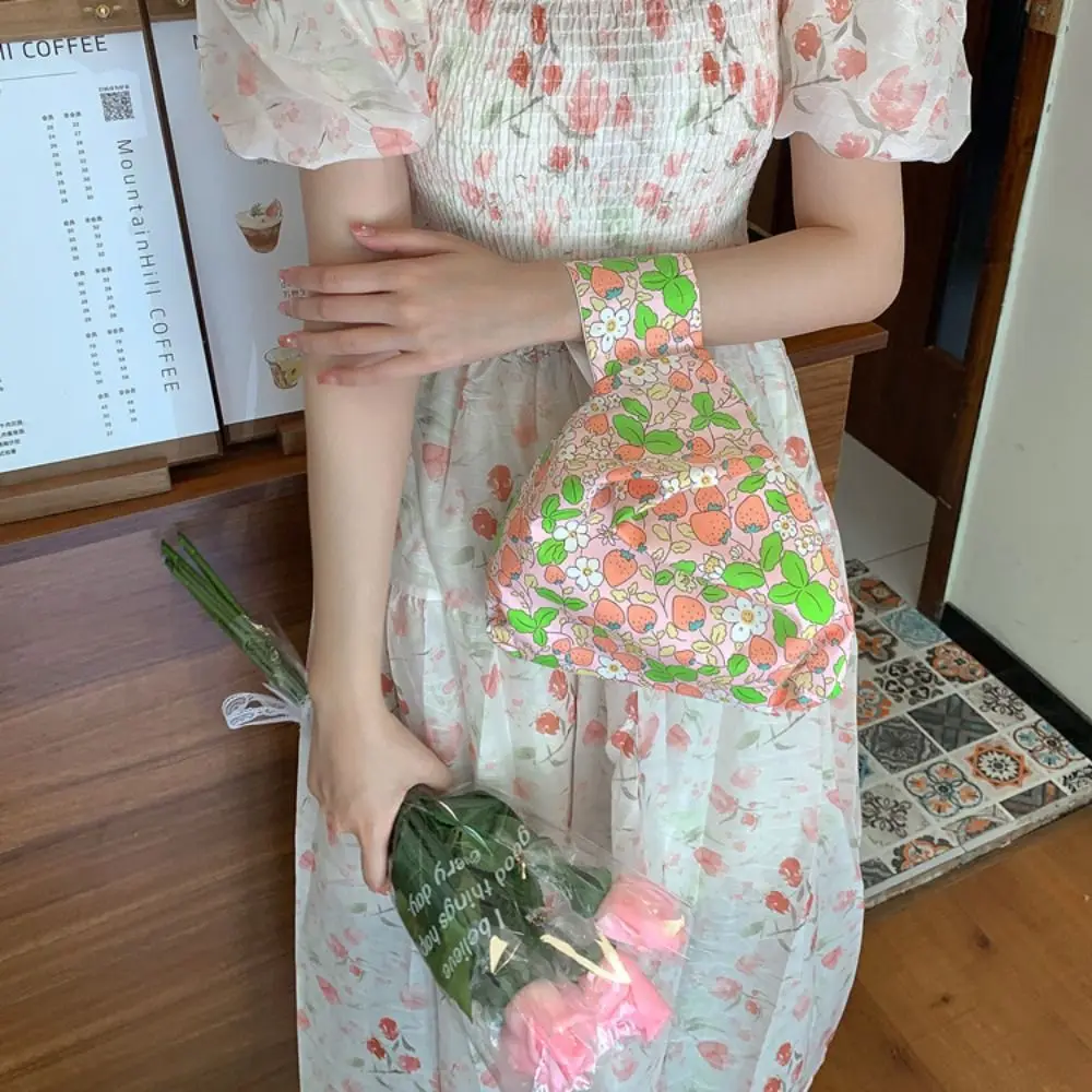Strawberry Flower Rabbit Wrist Bag Small Tote Bag Korean Style Spring Outing Handbag Large Capacity Tulip Women Shoulder Bag
Strawberry Flower Rabbit Wrist Bag Small Tote Bag Korean Style Spring Outing Handbag Large Capacity Tulip Women Shoulder Bag
