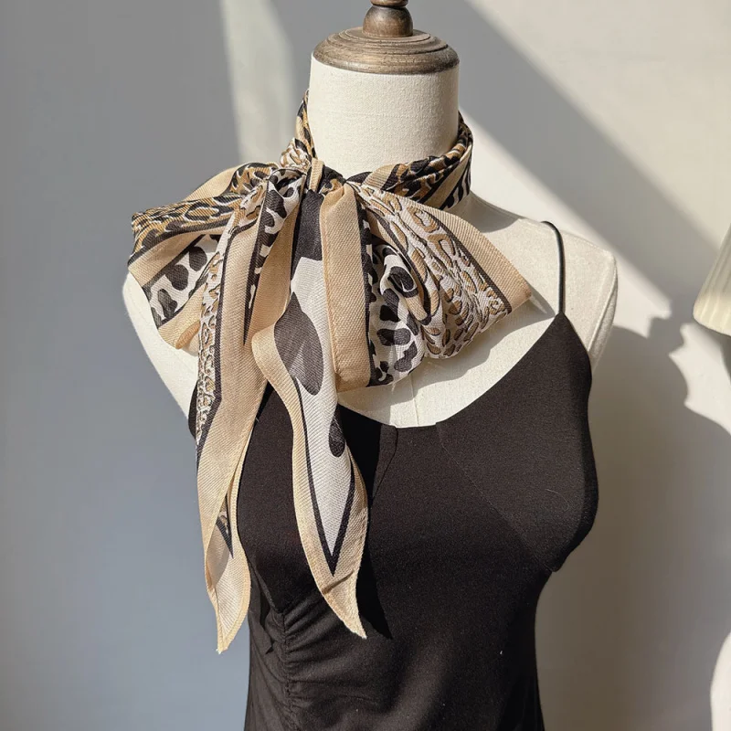 Early spring Korean gauze leopard print color-blocked fashionable scarf women, large shawl, neck protector, new ver
Early spring Korean gauze leopard print color-blocked fashionable scarf women, large shawl, neck protector, new ver