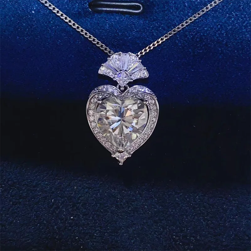 Sweet Love Heart Pendant Necklace For Women 3ct Moissanite PT950 Platinum | Romantic heart design, gentle and charming
Sweet Love Heart Pendant Necklace For Women 3ct Moissanite PT950 Platinum | Romantic heart design, gentle and charming