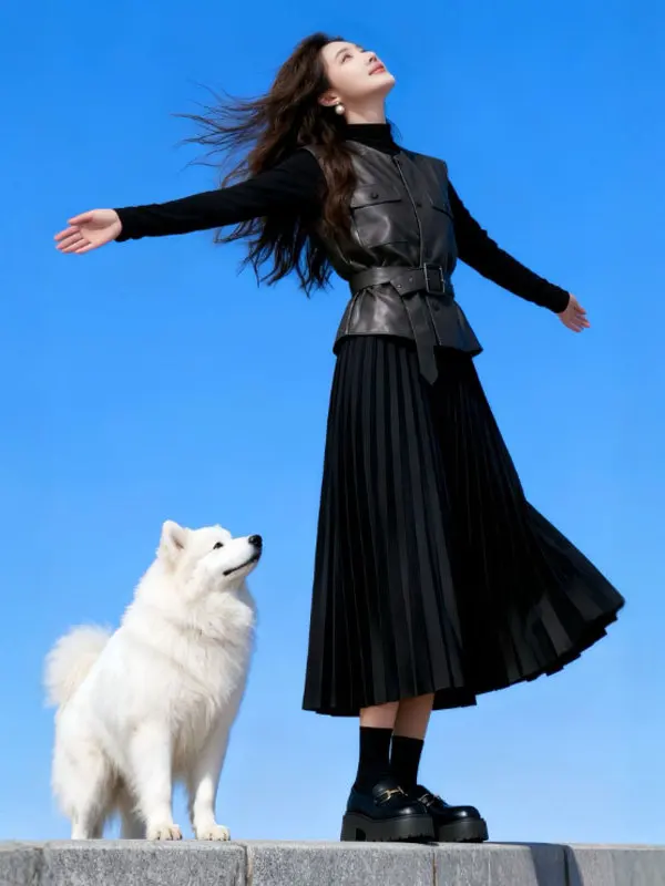 Ретро-комплект из двух предметов: мягкий жилет из искусственной кожи и элегантный комплект с длинными рукавами и V-образным вырезом для женщин, Зима 2026
Ретро-комплект из двух предметов: мягкий жилет из искусственной кожи и элегантный комплект с длинными рукавами и V-образным вырезом для женщин, Зима 2026