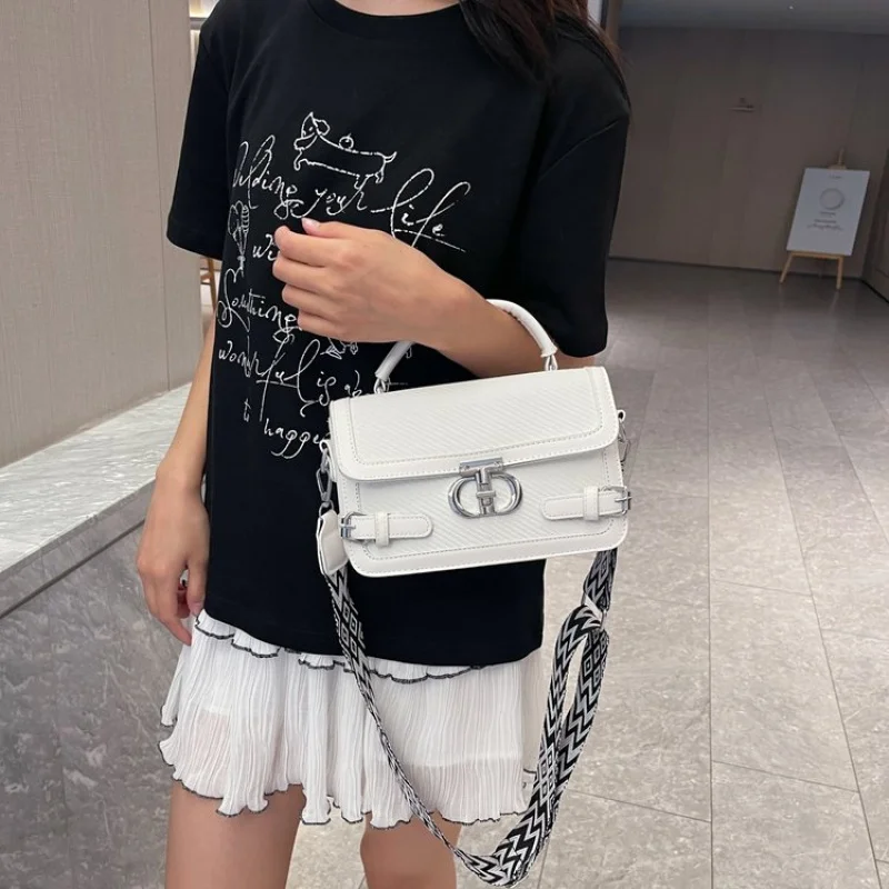 High-End Ladies Handbag Made Of Gully-Printed Leather Featuring Casual Paris High-End Daily Refined Style
High-End Ladies Handbag Made Of Gully-Printed Leather Featuring Casual Paris High-End Daily Refined Style