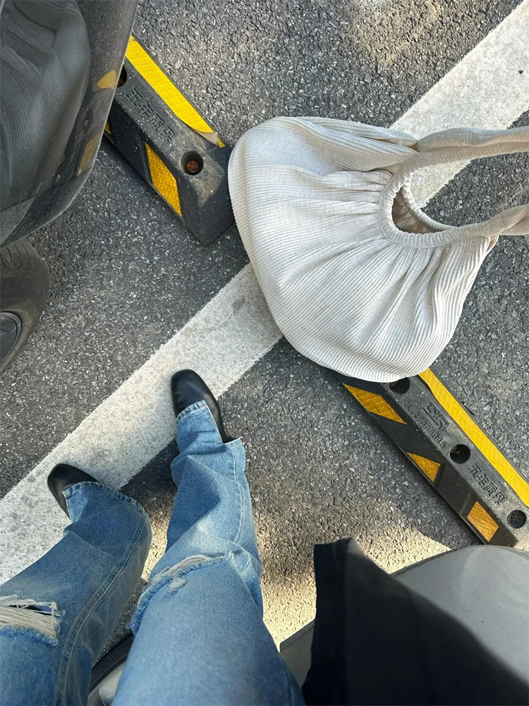 Текстурированная холщовая большая сумка, женская летняя плиссированная сумка-тоут Lazy Sle, универсальная большая сумка-тоут Capaci
Текстурированная холщовая большая сумка, женская летняя плиссированная сумка-тоут Lazy Sle, универсальная большая сумка-тоут Capaci