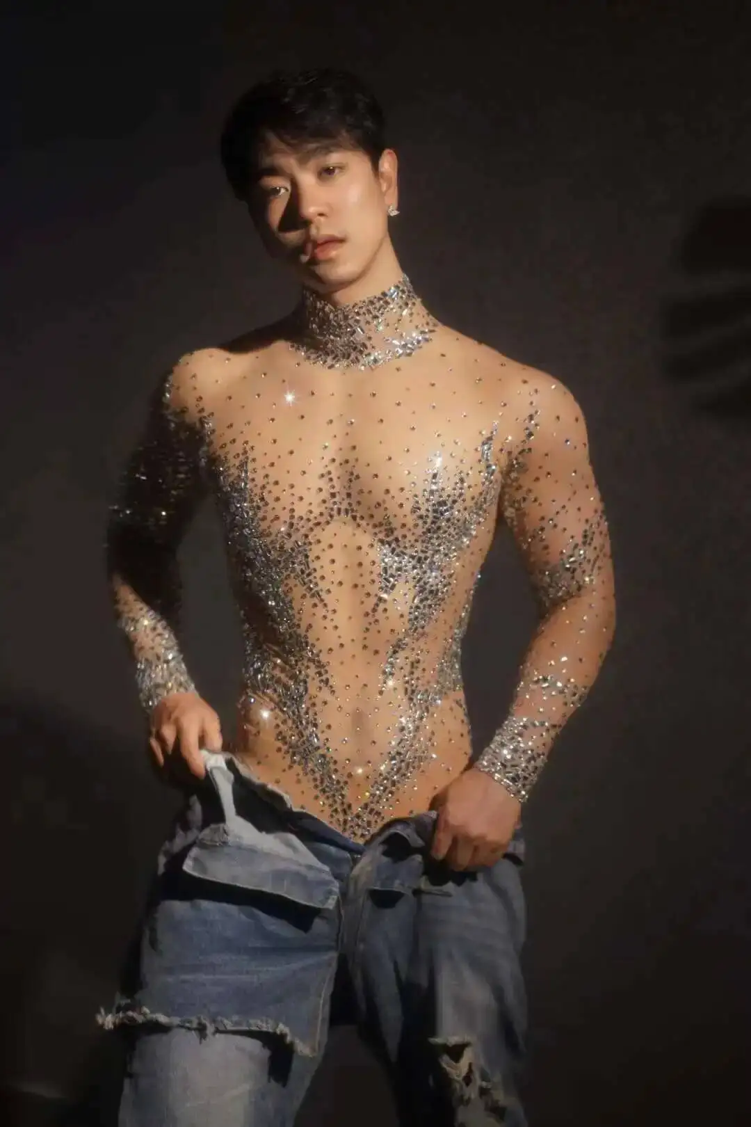 Sexy Gogo Men Rhinestones Jumpsuit Nightclub Show Leotard Dance Costume Birthday Party Pole Singer DS Drag Queen Stage Outfit
Sexy Gogo Men Rhinestones Jumpsuit Nightclub Show Leotard Dance Costume Birthday Party Pole Singer DS Drag Queen Stage Outfit