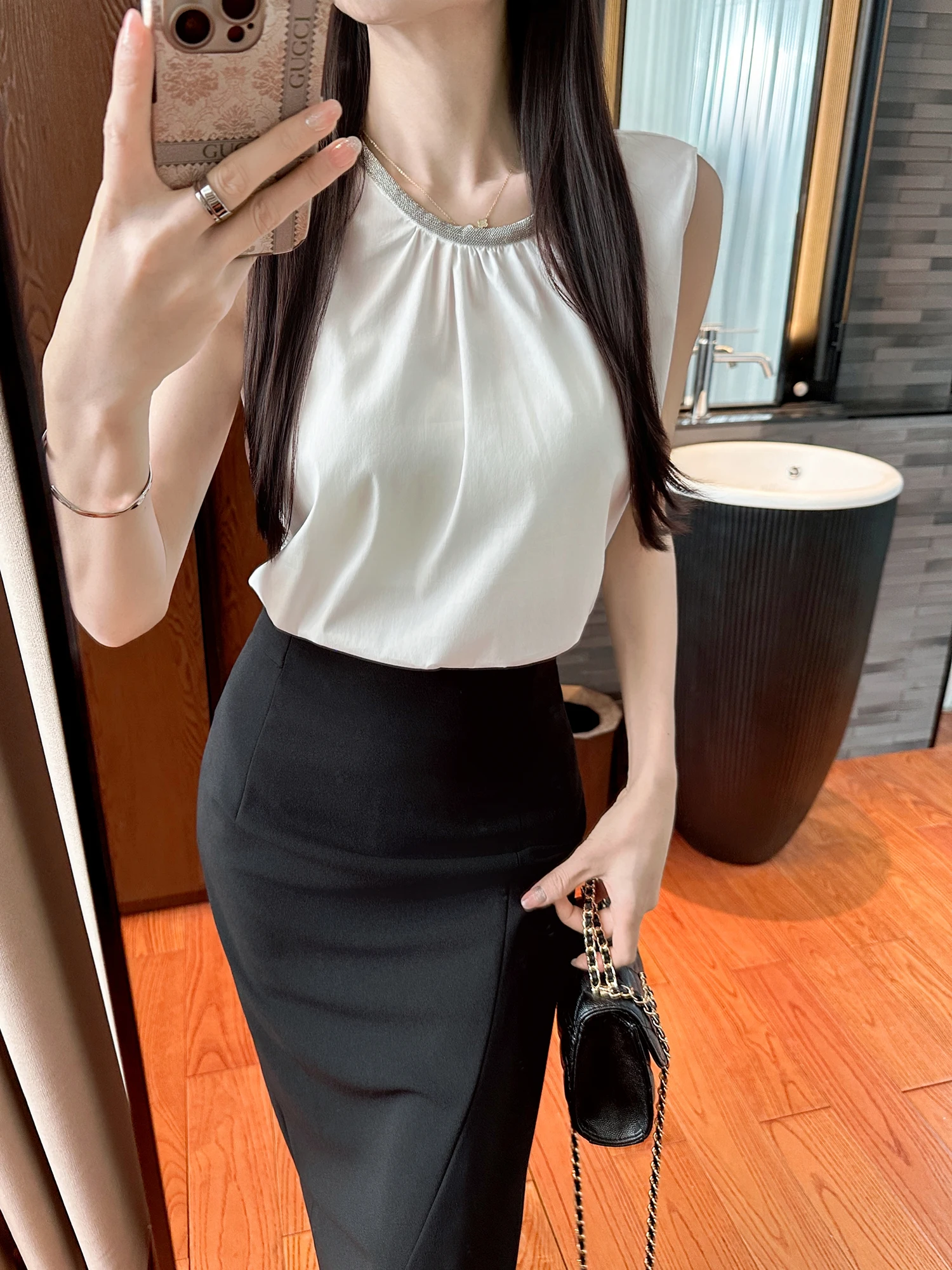 You See Commute Comfortable Minimalist Luxury round Neck Sleeveless White Shirt Women's Fashion Breathable Skin-Friendly
You See Commute Comfortable Minimalist Luxury round Neck Sleeveless White Shirt Women's Fashion Breathable Skin-Friendly