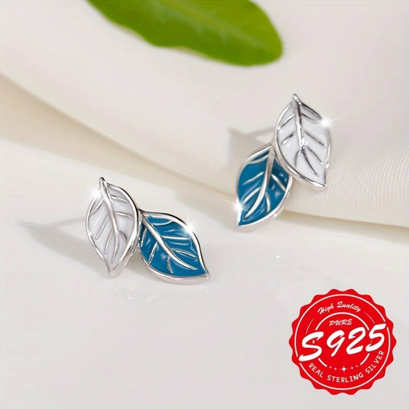 A pair of women's blue and white double-leaf earrings | S925 sterling silver, unique design in retro autumn and winter, hypoallergenic, suitable for various occasions, simple style
A pair of women's blue and white double-leaf earrings | S925 sterling silver, unique design in retro autumn and winter, hypoallergenic, suitable for various occasions, simple style
