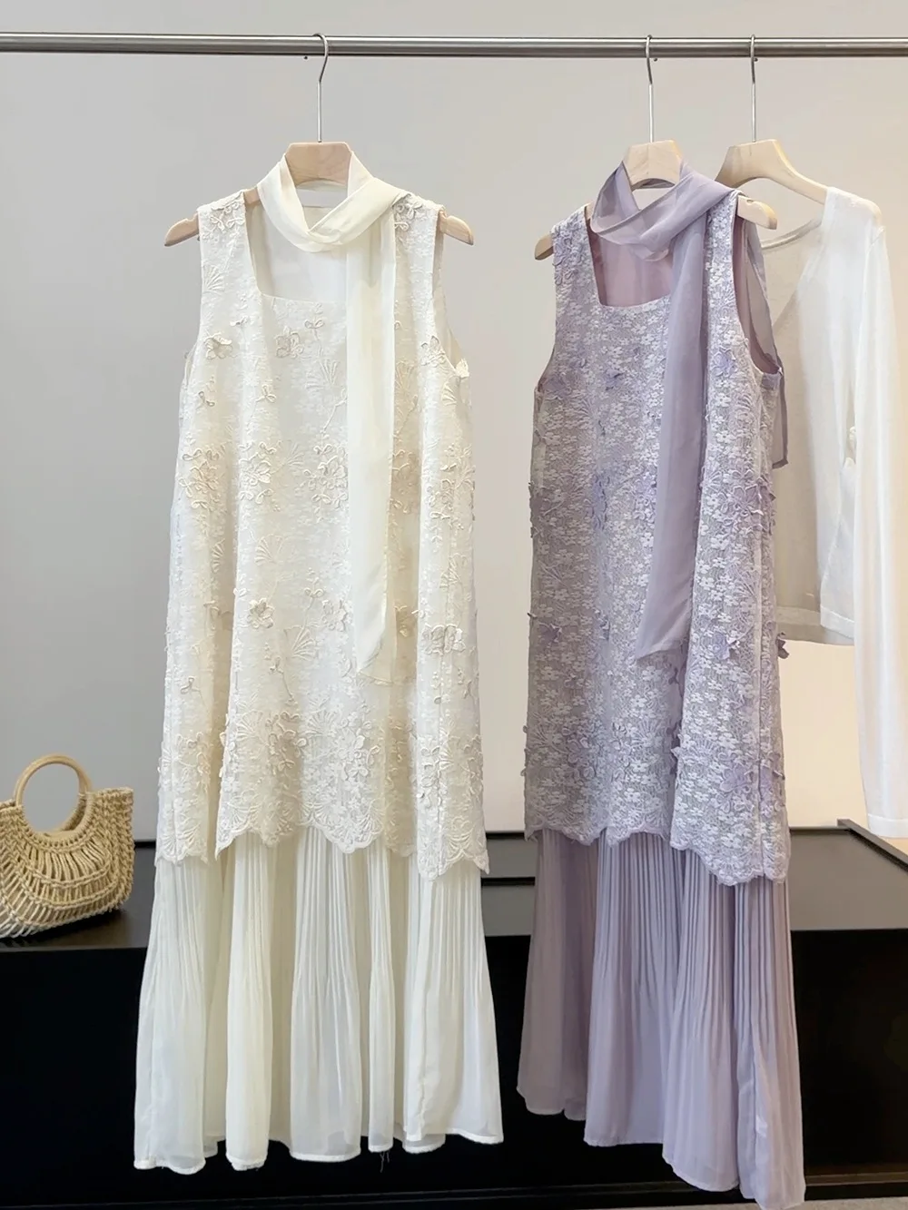 Small Fragrance Purple Jacquard Vest Lace Dress Sleeveless Square Neck Floral Spliced Pleated Chiffon Dress Women Elegant Gown
Small Fragrance Purple Jacquard Vest Lace Dress Sleeveless Square Neck Floral Spliced Pleated Chiffon Dress Women Elegant Gown
