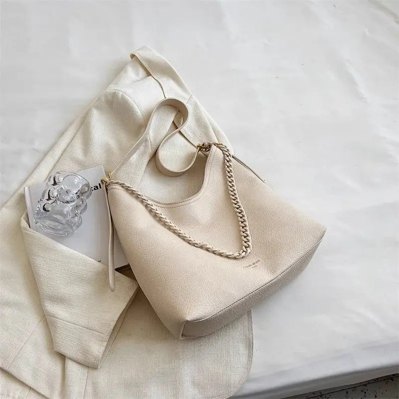 2024 New Winter Versatile Soft Leather Women's Shoulder Bag Large Capacity Commuter Underarm Bag Crossbody for Women XK267
2024 New Winter Versatile Soft Leather Women's Shoulder Bag Large Capacity Commuter Underarm Bag Crossbody for Women XK267