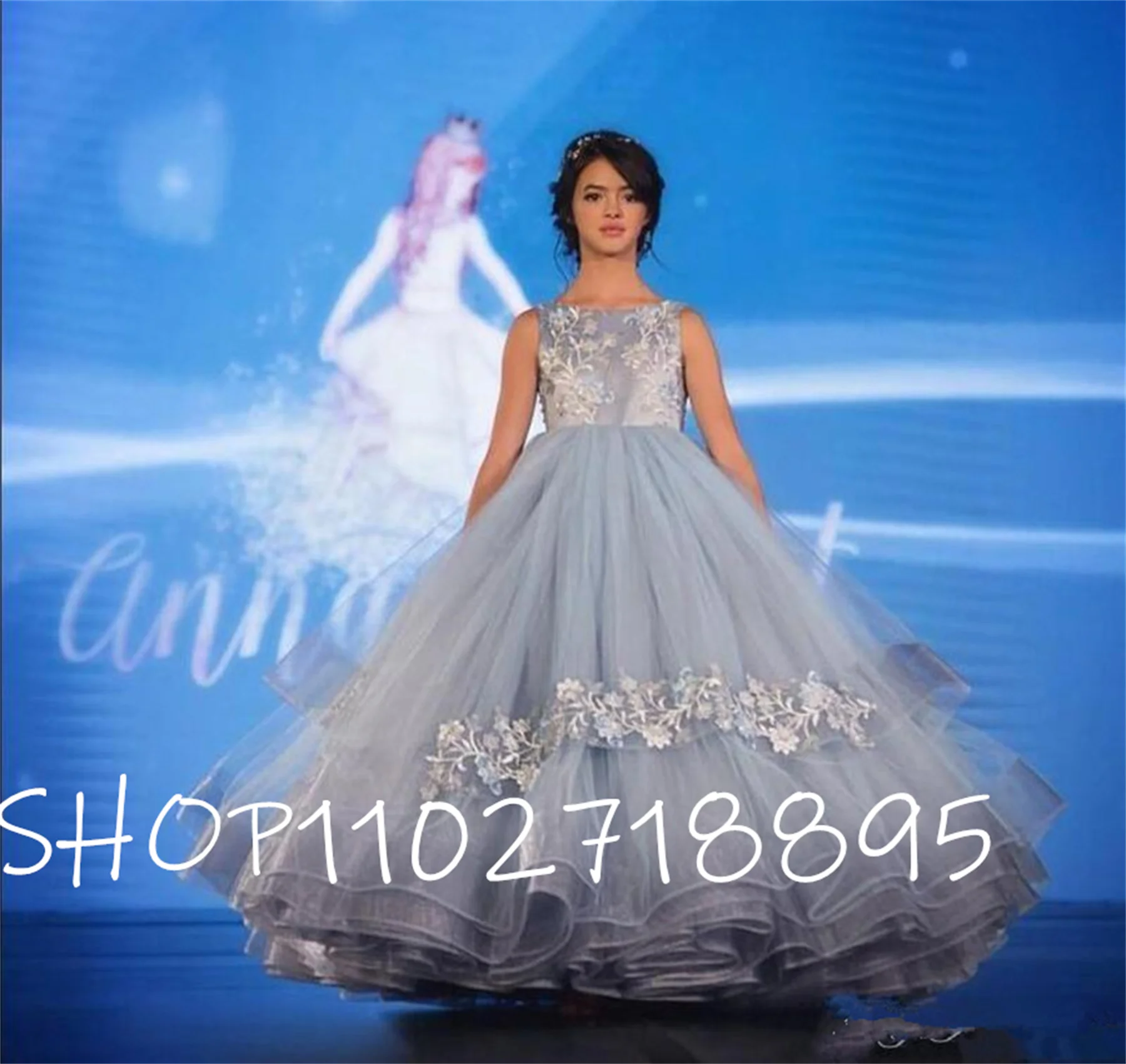 Princess Flower Girl Dresses for Wedding Party Gowns Soft Tulle Crystals Bow V Back Custom Made Fairy Sweep Train
Princess Flower Girl Dresses for Wedding Party Gowns Soft Tulle Crystals Bow V Back Custom Made Fairy Sweep Train