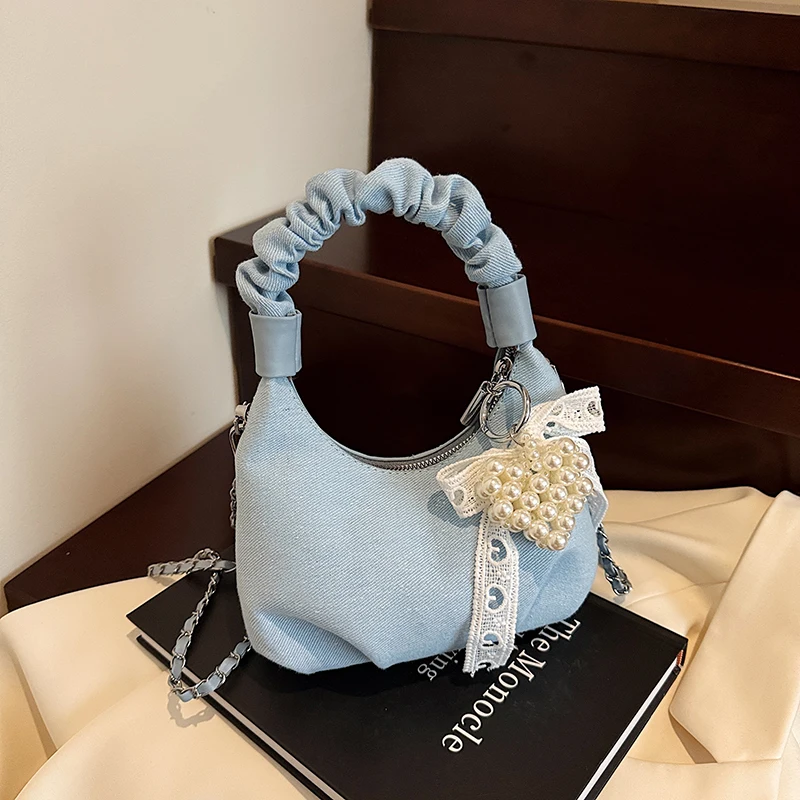 Summer Chic Folds Chains Women Handbags Exquisite Elegant Lace Bow Decoration Messenger Bag Trendy Casual One Shoulder Pack
Summer Chic Folds Chains Women Handbags Exquisite Elegant Lace Bow Decoration Messenger Bag Trendy Casual One Shoulder Pack