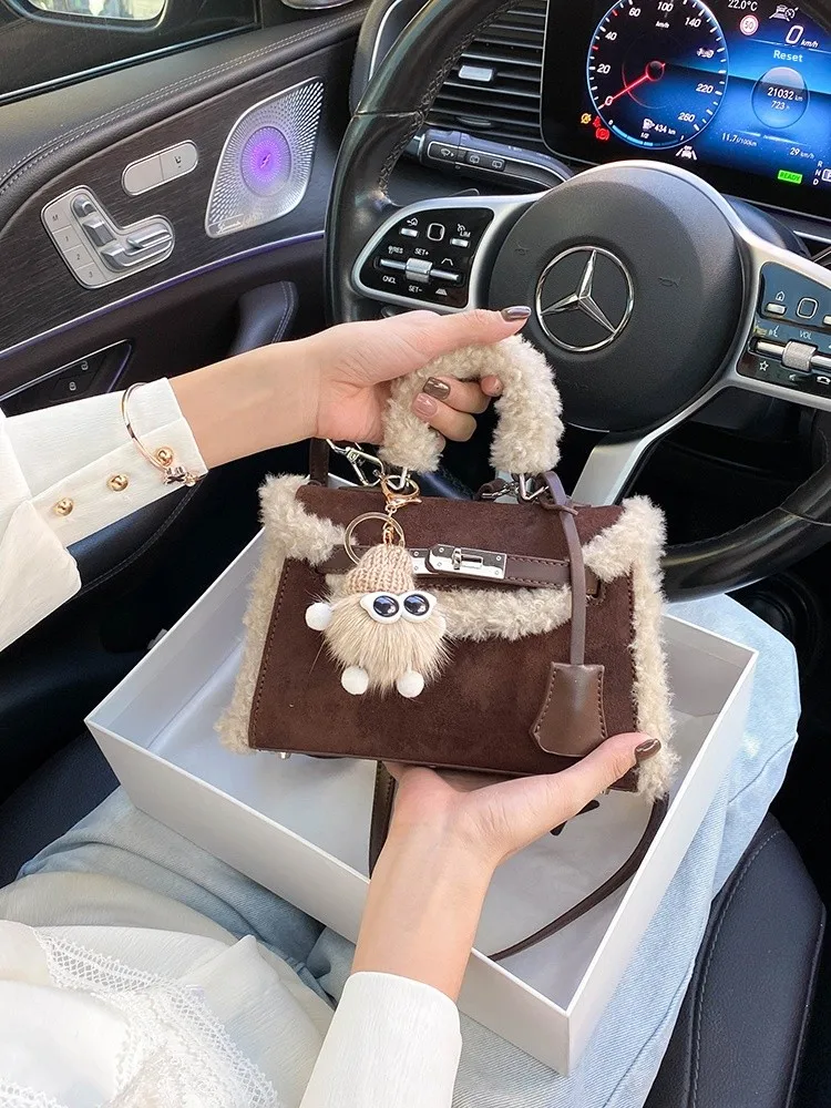 SKT S Retro Suede Bag Women's Spring 2026 New High-End Feeling Lamb Fur Crossbody Bag Korean Sle Leisure Handbag
SKT S Retro Suede Bag Women's Spring 2026 New High-End Feeling Lamb Fur Crossbody Bag Korean Sle Leisure Handbag