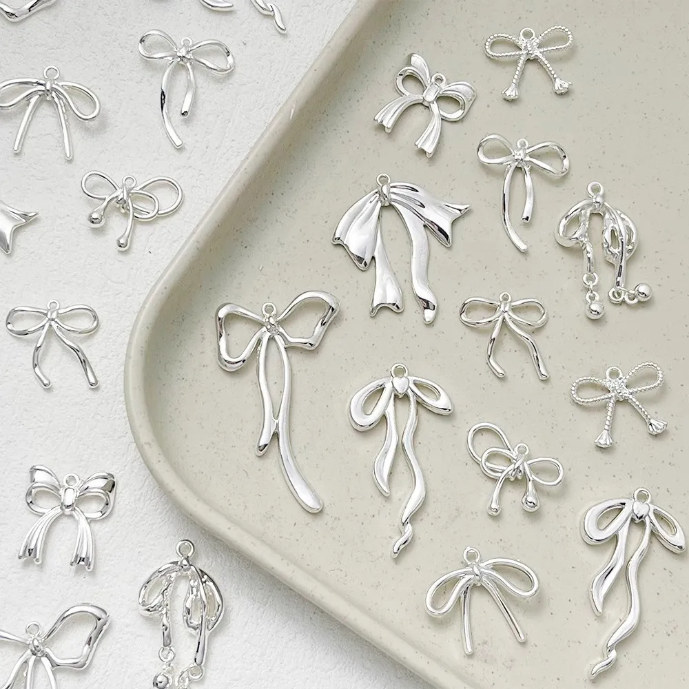 New Year Zodiac Year Streamlined Diamond-encrusted Snake Pendant Oil-dripping Cartoon DIY Necklace Bracelet Accessory
New Year Zodiac Year Streamlined Diamond-encrusted Snake Pendant Oil-dripping Cartoon DIY Necklace Bracelet Accessory