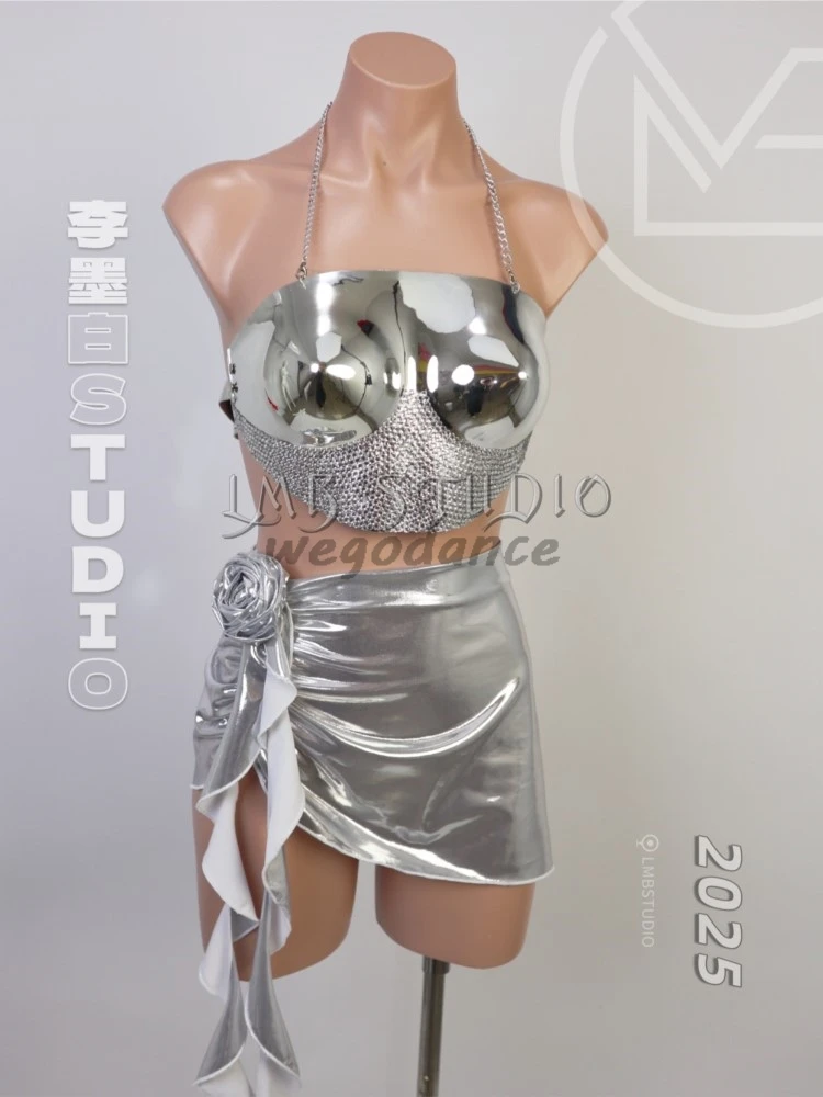 Mirror-plated Silver Sexy Performance Costume With Crystal Rhinestones Armor-inspired Hosts Singers Long Gown Stage Outfits
Mirror-plated Silver Sexy Performance Costume With Crystal Rhinestones Armor-inspired Hosts Singers Long Gown Stage Outfits