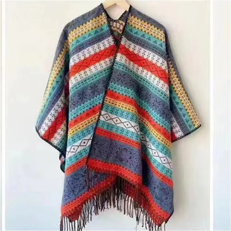 Bohemian style shawl, retro ethnic style striped shawl, suitable for vacation photos and keeping warm.
Bohemian style shawl, retro ethnic style striped shawl, suitable for vacation photos and keeping warm.