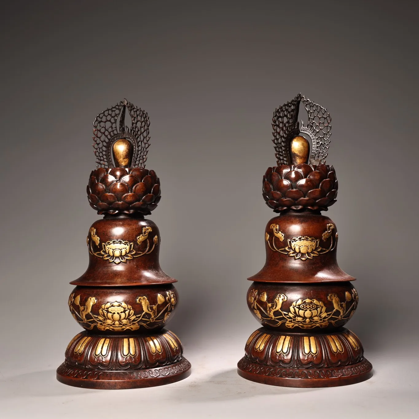 8"Tibetan Temple Collection Old Purple Bronze High Relief Gilded Lotus pattern Lotus Buddha Pagoda Amass wealth Ornaments
8"Tibetan Temple Collection Old Purple Bronze High Relief Gilded Lotus pattern Lotus Buddha Pagoda Amass wealth Ornaments
