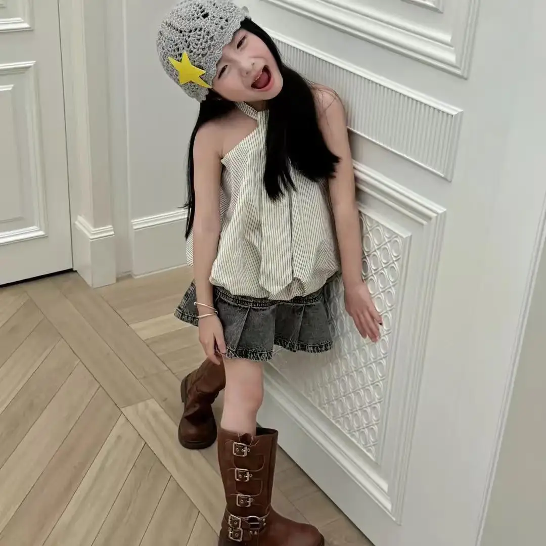 Girls' 2026 New Summer Children's Korean Version Trendy Striped Hanging Neck Flower Bud Sleeveless Baby Girl Denim Pleated Skirt
Girls' 2026 New Summer Children's Korean Version Trendy Striped Hanging Neck Flower Bud Sleeveless Baby Girl Denim Pleated Skirt