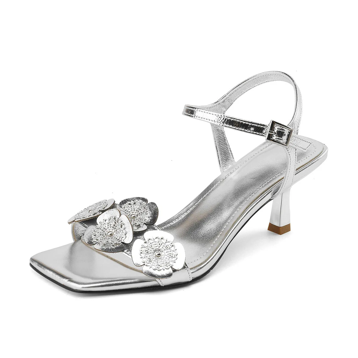 new silver high-heeled sandals women's thin heels flower open-toed sexy one-word buckle first layer cowhide super large size
new silver high-heeled sandals women's thin heels flower open-toed sexy one-word buckle first layer cowhide super large size
