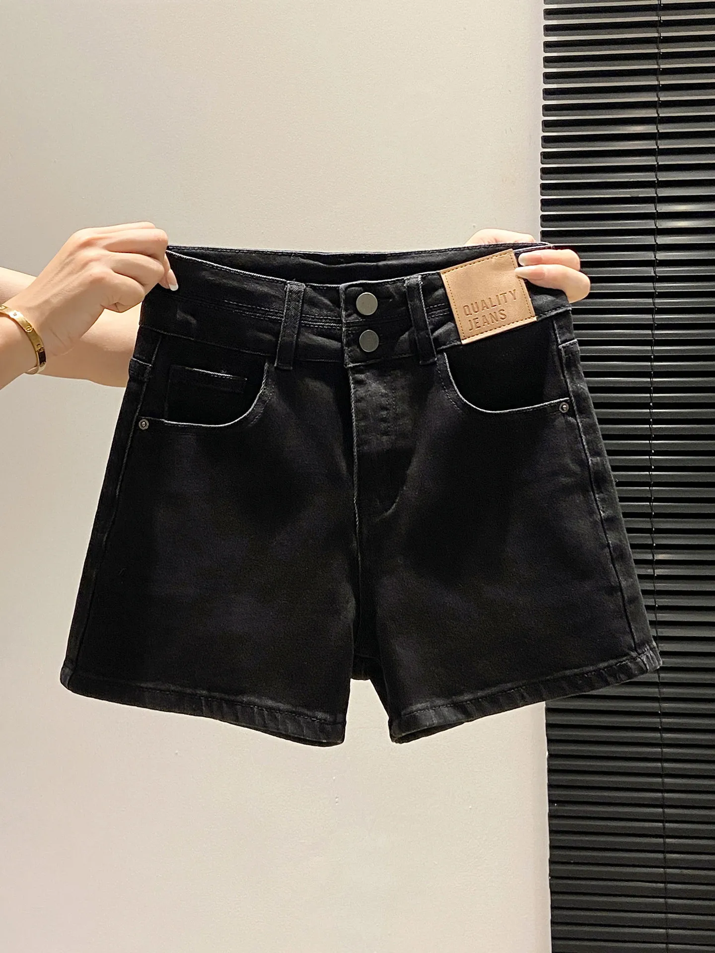 Black High Waist Slimming Denim Shorts Women's Fashionable Versatile Summer Hot Pants Cotton Stretch Denim Button Detail Zipp...
Black High Waist Slimming Denim Shorts Women's Fashionable Versatile Summer Hot Pants Cotton Stretch Denim Button Detail Zipp...