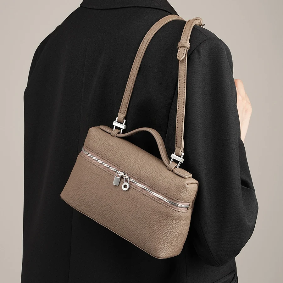 Cowhide Crossbody Bag for Women High Quality Small Top-Handle Pouch Designer Fashion Shoulder Bag Detachable Shoulder Strap
Cowhide Crossbody Bag for Women High Quality Small Top-Handle Pouch Designer Fashion Shoulder Bag Detachable Shoulder Strap