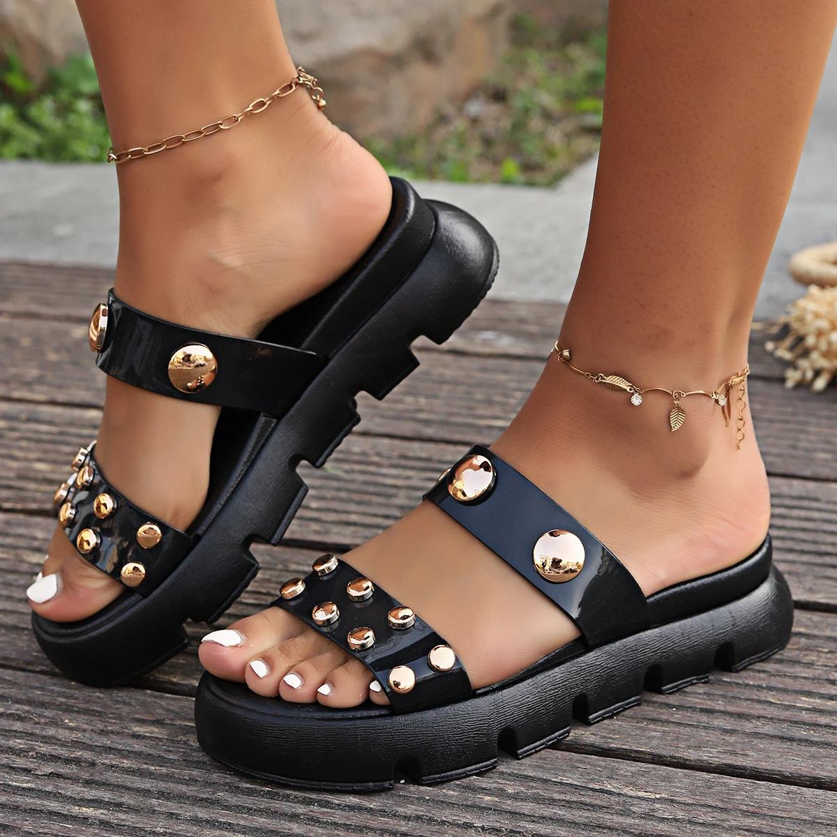 Summer Women Platform Slide Sandals Gold Rivet Decor Open Toe Non Slip Casual Shoes for Daily Outdoor Beach Wear
Summer Women Platform Slide Sandals Gold Rivet Decor Open Toe Non Slip Casual Shoes for Daily Outdoor Beach Wear