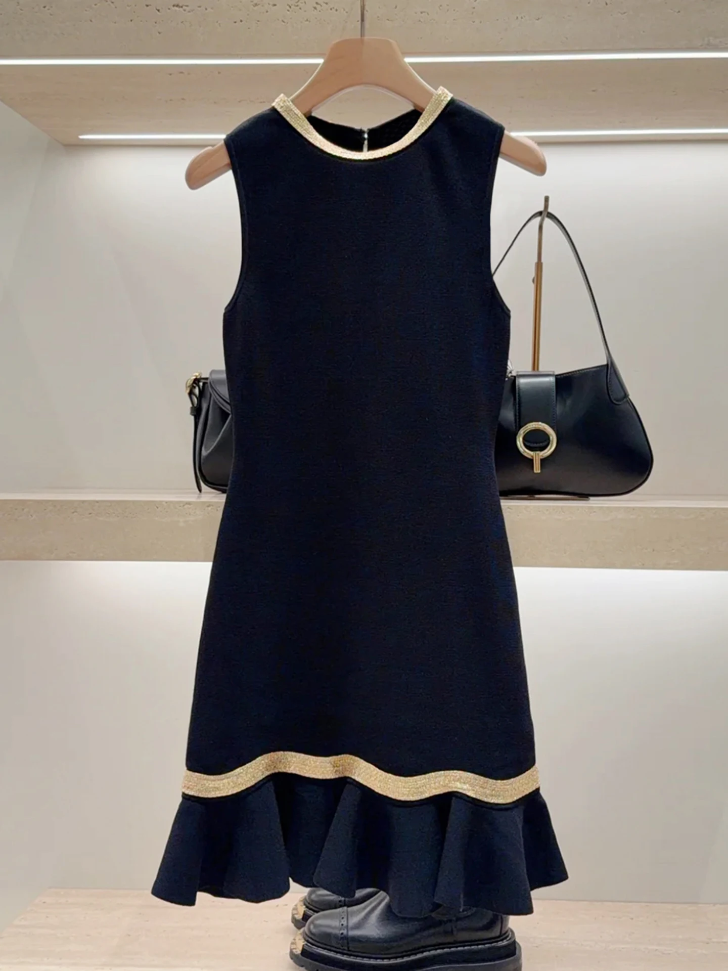 S Home South Oil High End Women's Summer 26 Hepburn Style Diamond Embellished Fish Tail Knitted Dress Elegant A-Line Silhouette
S Home South Oil High End Women's Summer 26 Hepburn Style Diamond Embellished Fish Tail Knitted Dress Elegant A-Line Silhouette