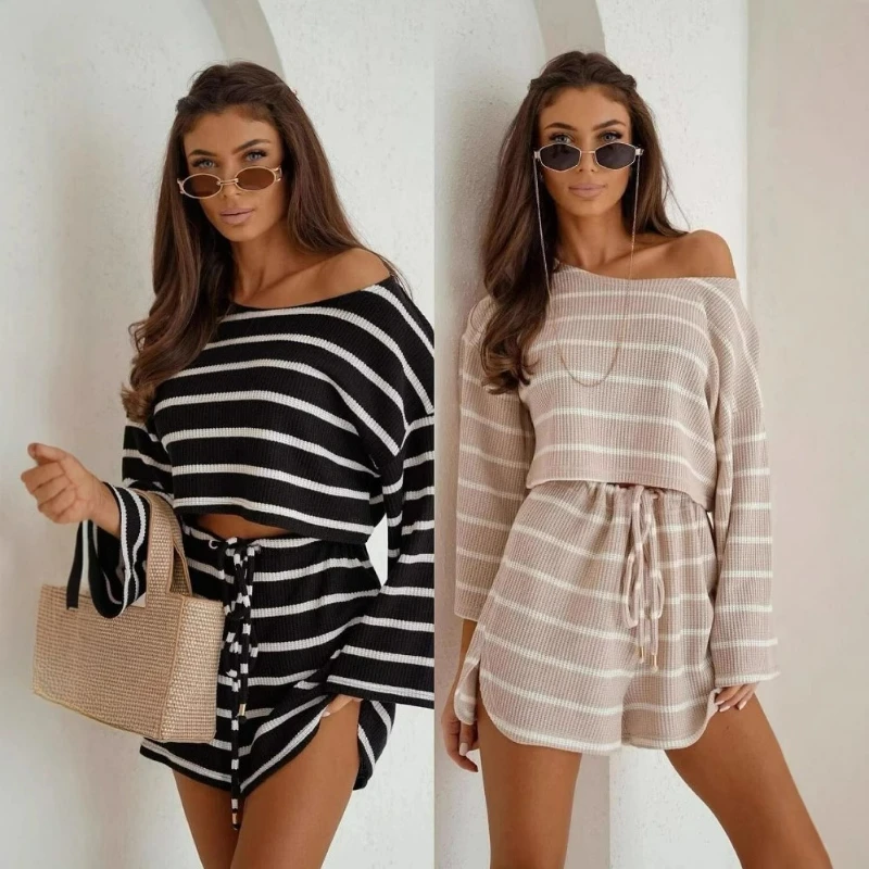 Women's Clothing Spring and Summer Fashion Off-the-shoulder Long-sleeved Shorts Casual Suit Two-piece Set Femininity Casual
Women's Clothing Spring and Summer Fashion Off-the-shoulder Long-sleeved Shorts Casual Suit Two-piece Set Femininity Casual