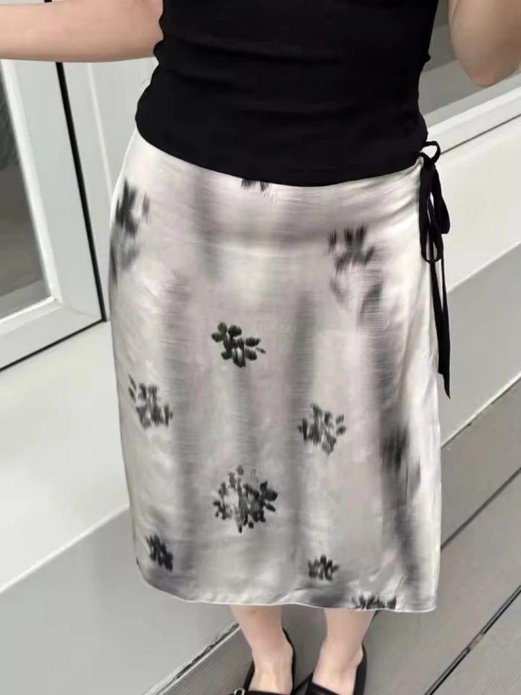 ZBZA Women's Retro Floral Print Skirt Lace-up High Waist Casual Zipper Elegant A-line Skirt Spring Summer New Female Chic Skirt
ZBZA Women's Retro Floral Print Skirt Lace-up High Waist Casual Zipper Elegant A-line Skirt Spring Summer New Female Chic Skirt