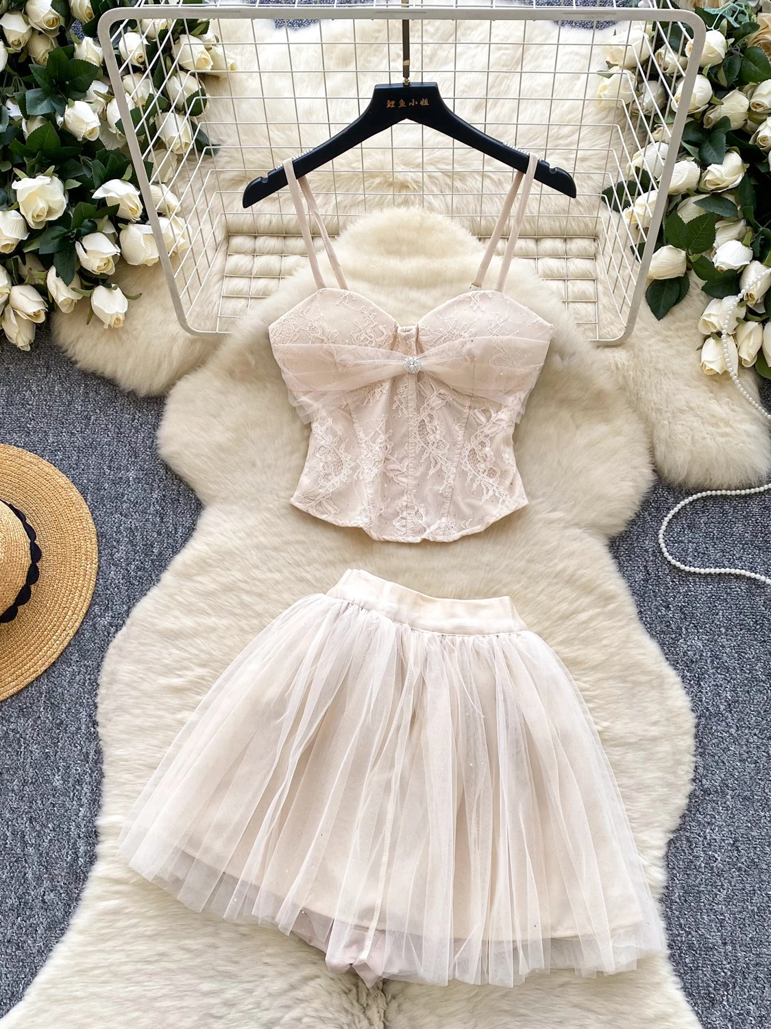 Pure Desire женский сладкий пряный кружевной жилет с высокой талией, тюлевая пышная юбка, комплект, летняя мода, повседневный комплект для поездок на работу
Pure Desire женский сладкий пряный кружевной жилет с высокой талией, тюлевая пышная юбка, комплект, летняя мода, повседневный комплект для поездок на работу