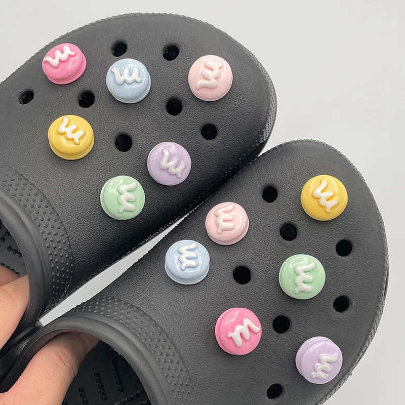 6/12Pcs New Colorful Letter M Shoe Decoration Charms Fit Slipper DIY Parts Funny Shoe Pins For Child's Clogs Shoe Accessories
6/12Pcs New Colorful Letter M Shoe Decoration Charms Fit Slipper DIY Parts Funny Shoe Pins For Child's Clogs Shoe Accessories