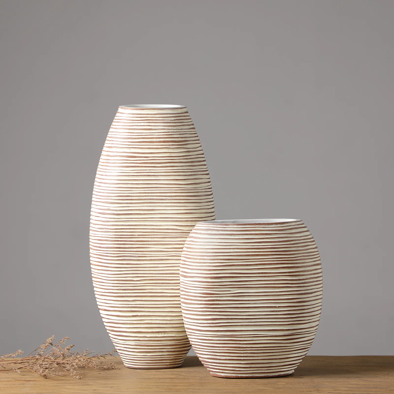 High-end Nordic simple modern resin handicrafts desktop vase candle holder set, one piece is sent on behalf of others.
High-end Nordic simple modern resin handicrafts desktop vase candle holder set, one piece is sent on behalf of others.