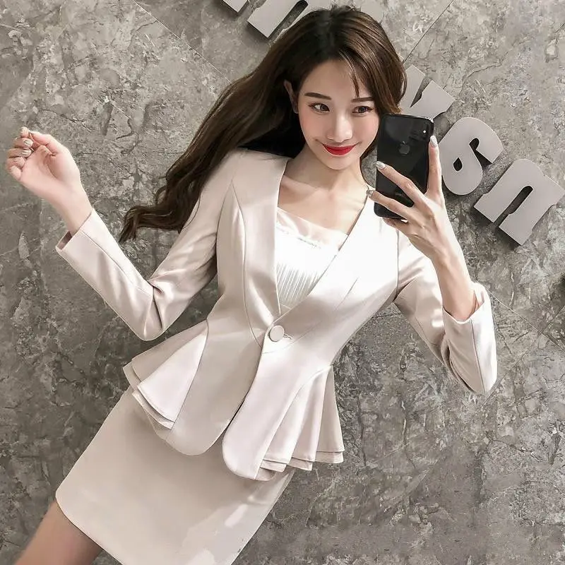 Long Blazers Woman Chic Oversized Blazer Double-Breasted Lapel Slim Fit Office Lady Autumn Fashion Outwear Trendy Casual 
Long Blazers Woman Chic Oversized Blazer Double-Breasted Lapel Slim Fit Office Lady Autumn Fashion Outwear Trendy Casual