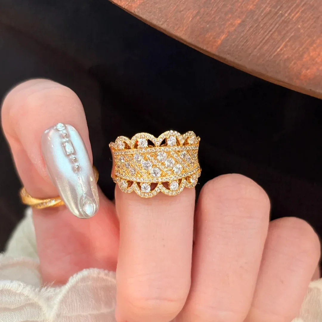 Retro Style Lace Embroidered Ring, Light Luxury, High-end, Dreamy Love Ring, Brushed And Inlaid Zircon Princess Ring For Women
Retro Style Lace Embroidered Ring, Light Luxury, High-end, Dreamy Love Ring, Brushed And Inlaid Zircon Princess Ring For Women