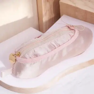 Ballet Shoe Pen Organizer Pouch Pencil Makeup Bag Portable Storage Case for Dancer Lover Girls Women Small Portable Travel
Ballet Shoe Pen Organizer Pouch Pencil Makeup Bag Portable Storage Case for Dancer Lover Girls Women Small Portable Travel