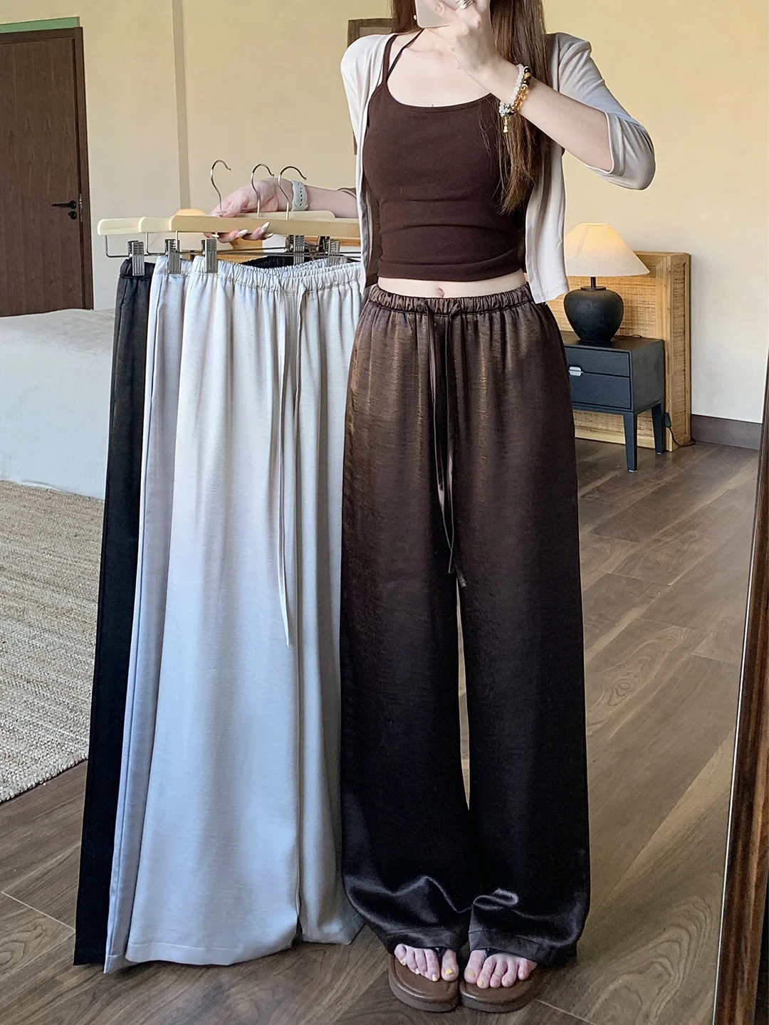 Korean Style Casual Pure Color Drawstring Smooth Silk Satin Drapey Wide Leg Women's Fashion High Waist Elastic Waistband
Korean Style Casual Pure Color Drawstring Smooth Silk Satin Drapey Wide Leg Women's Fashion High Waist Elastic Waistband