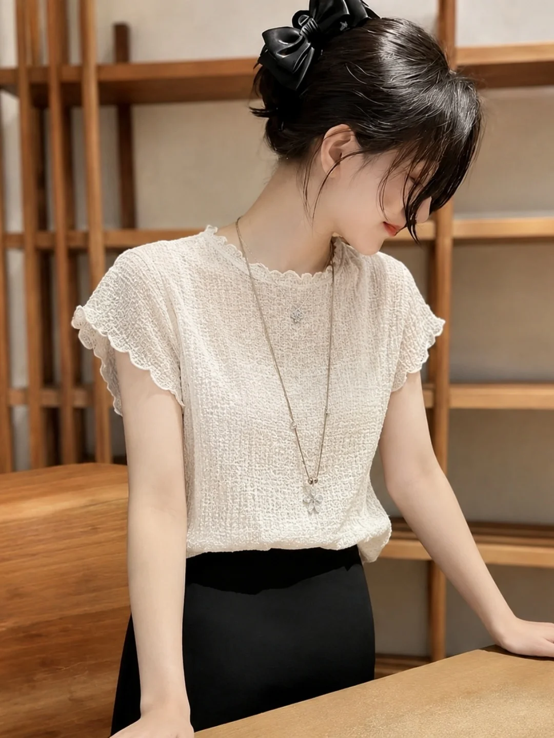 Elegant Lace Trim Short Sleeve Ice Silk Knitted T-Shirt Korean Style Ageless High-End Versatile Women's Top for Summer 2026
Elegant Lace Trim Short Sleeve Ice Silk Knitted T-Shirt Korean Style Ageless High-End Versatile Women's Top for Summer 2026