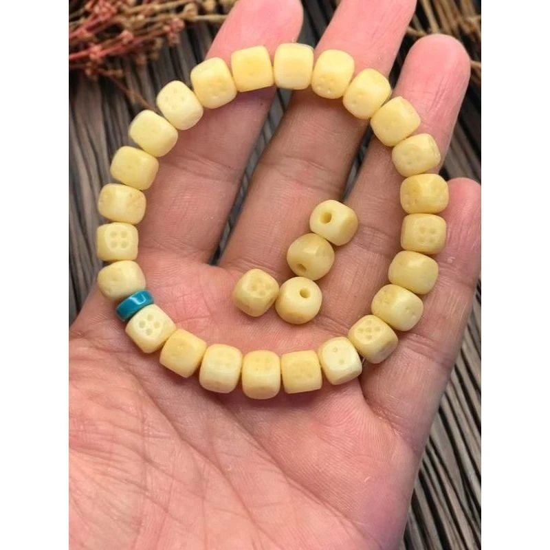 Camel bone carved dice , star and moon Vajra decorative accessories, spacer , bracelet , retro cracked beads, Tib
Camel bone carved dice , star and moon Vajra decorative accessories, spacer , bracelet , retro cracked beads, Tib