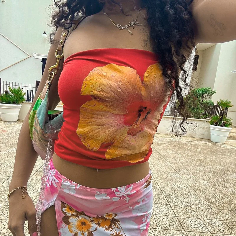 DriftWear Strapless Floral Printed With Exposed Navel Short Style Cami Slim Fit Soft T Shirt Crop Tops Summer Casual Streetwear 
DriftWear Strapless Floral Printed With Exposed Navel Short Style Cami Slim Fit Soft T Shirt Crop Tops Summer Casual Streetwear
