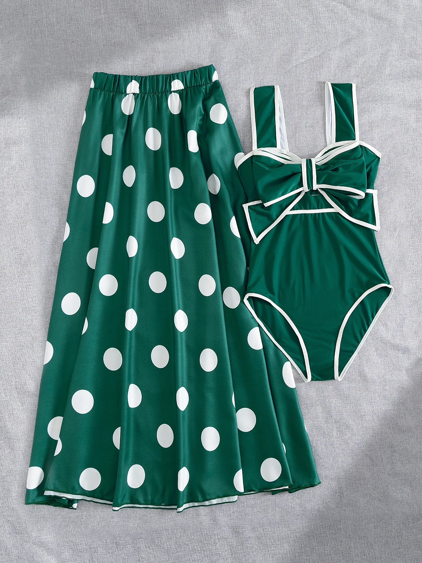 Fashion Dot Bandage Women One Piece Swimsuit With Skirt Lady 3Pcs Swimming Suits Set Sexy Bow Bathing Suit Female Beachwear
Fashion Dot Bandage Women One Piece Swimsuit With Skirt Lady 3Pcs Swimming Suits Set Sexy Bow Bathing Suit Female Beachwear